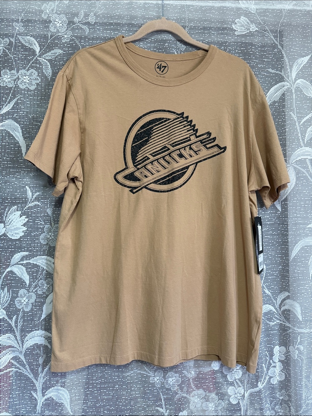 NWT Tan Retro Vancouver Canucks T-Shirt XL